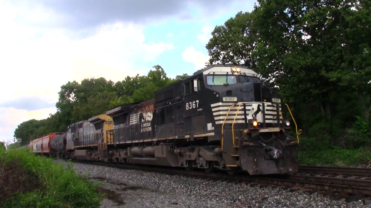 NORFOLK SOUTHERN Former Conrail GE D8-40CW Southbound Mix Freight W/CSX GE D8-40CW Unit