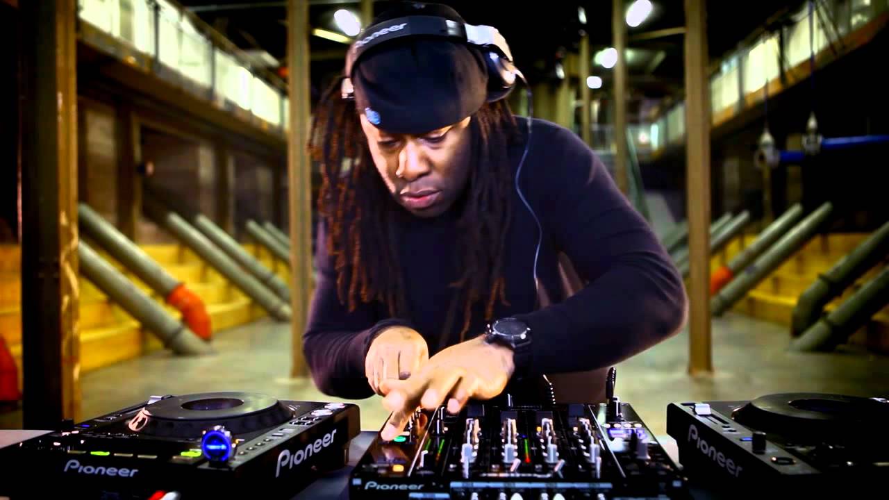 DJM-850 Lucien Foort Performance