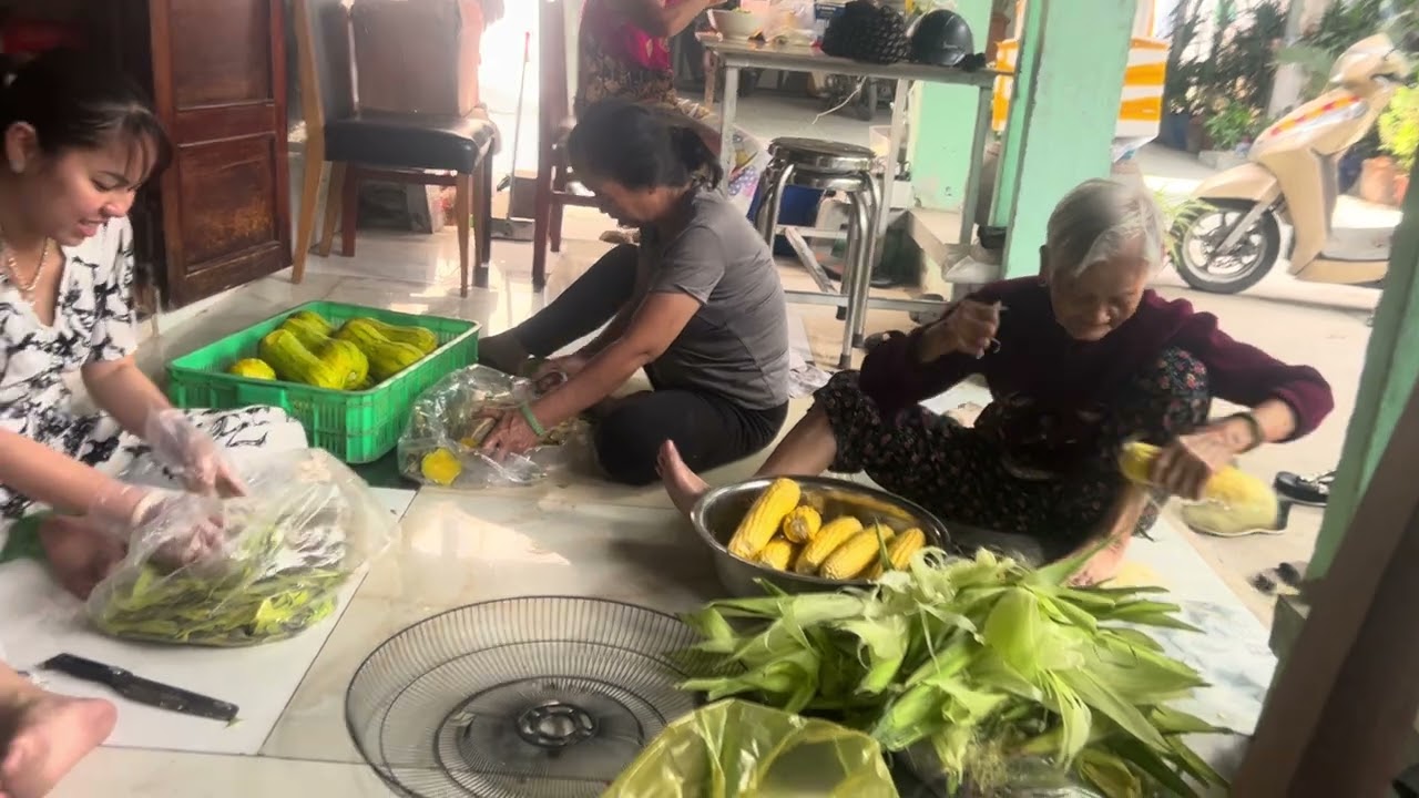 - Chuẩn bị rau củ quả nấu cháo thịt bầm tôm khô,bí đỏ,hổ trợ bà con nghèo có hoàn cảnh khó khăn 17/1