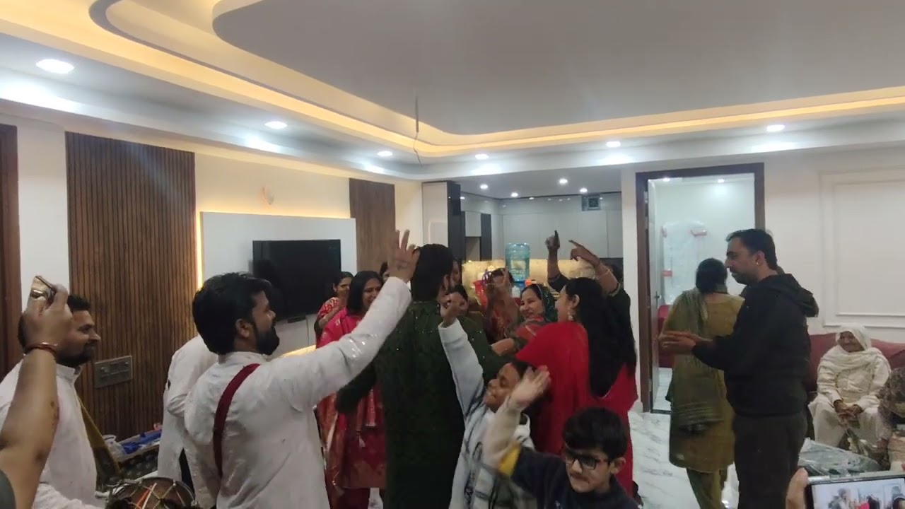 Bhai ki sadhi Main kiya Dhol par dance all bhai bhn Bahbhi 💃🏿💃🏿💃🏿🕺🏿🕺🏿🕺🏿