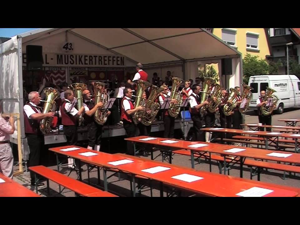 Them Basses mit 11 Tubas