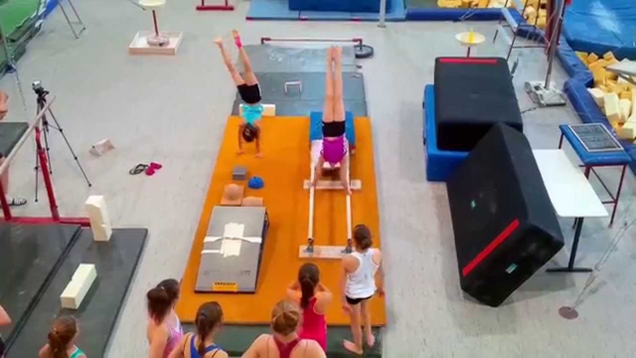 Handstand Hindernislauf * 2015
