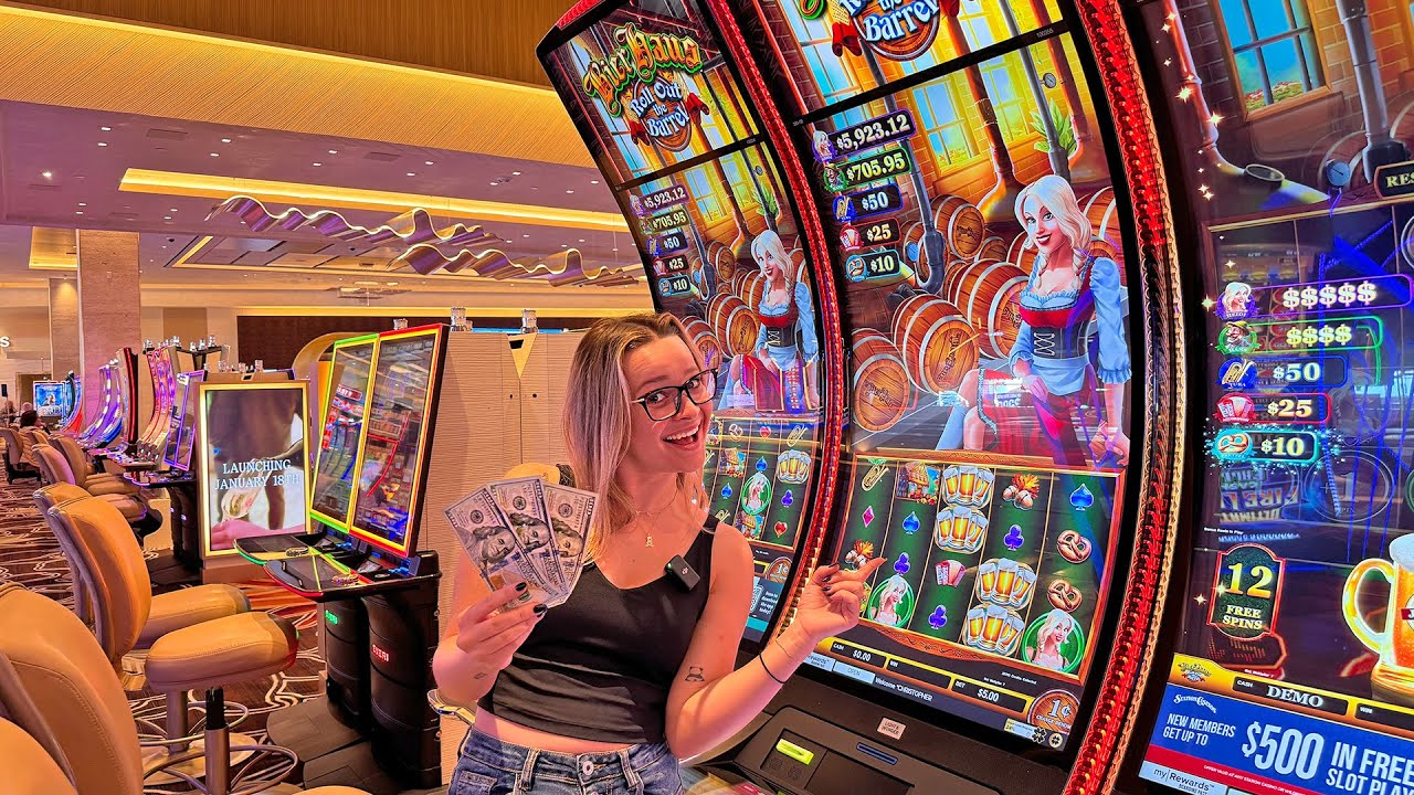 Её ВДОХНОВЛЯЮЩИЙ выигрыш в слоте! 🎰 (Игрок в слоты из Лас-Вегаса выиграл по-крупному, сделав мале...