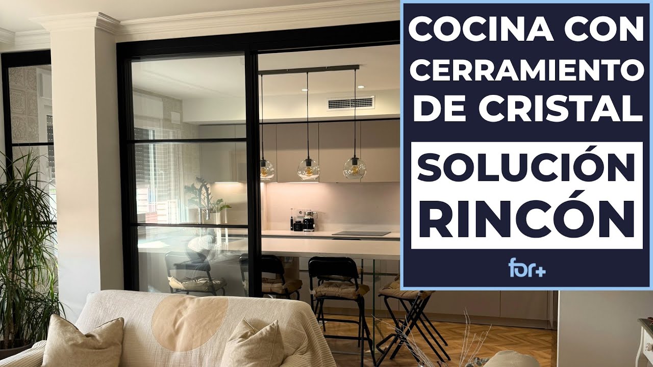 ✨ Cocina con cerramiento de cristal, barra de diseño y solución inteligente al rincón ciego