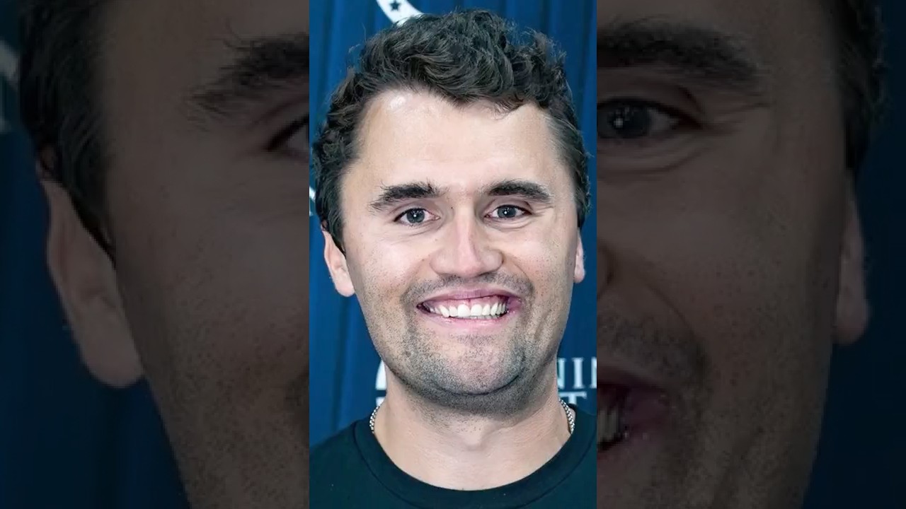 Выступление Turning Point USA в перерыве матча посвящено Чарли Кирку.