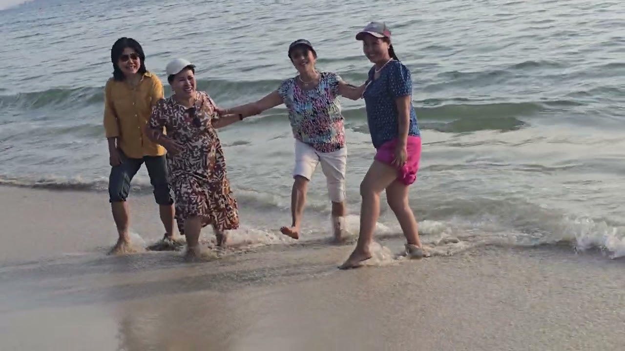 kompong Som Beach. កំពង់សោមឆ្នេអូរឈើទាល.