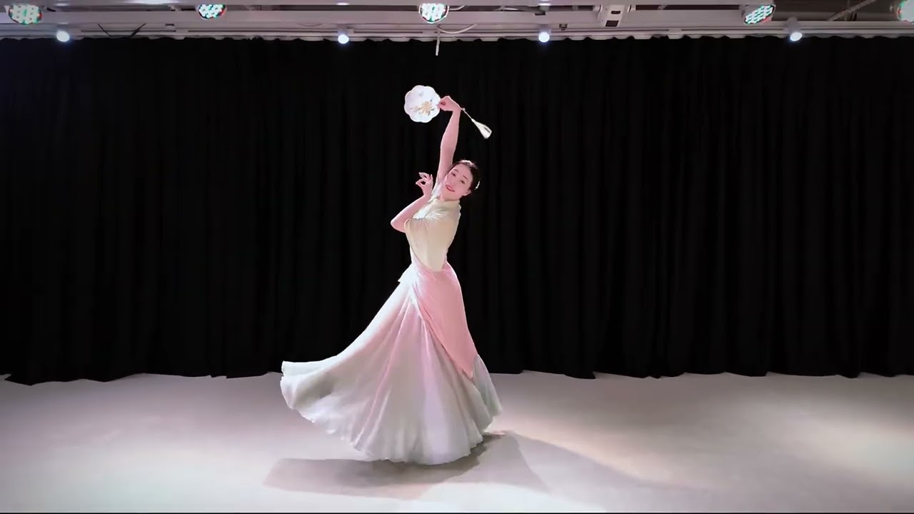 Giang Nam Nhập Họa- Múa quạt tròn- Ziweiliu- 入画江南