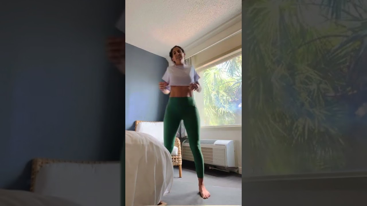 PILATES in a hotel room - fit vacation life!