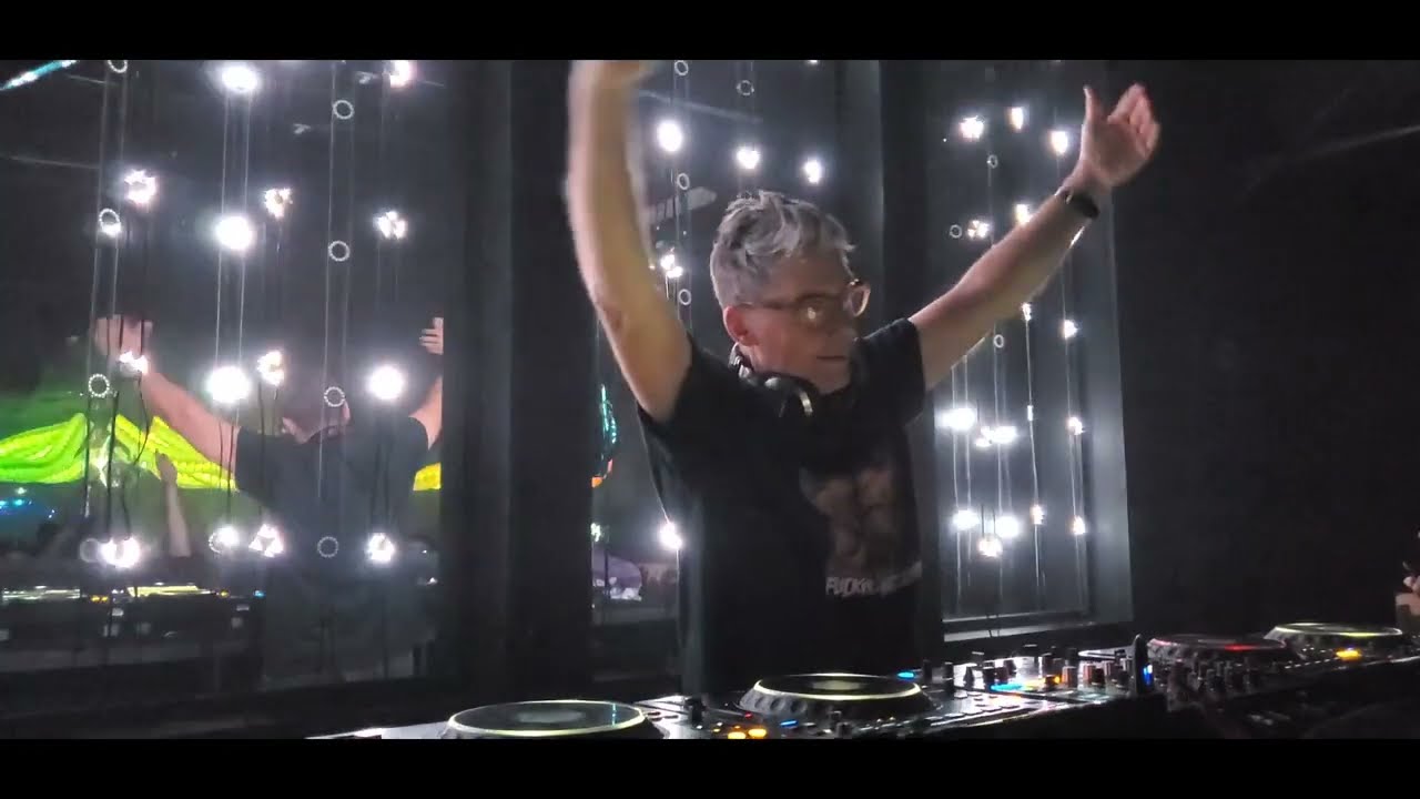 London Elektricity Degs Discopussy by PhotoFM 3.19.2024