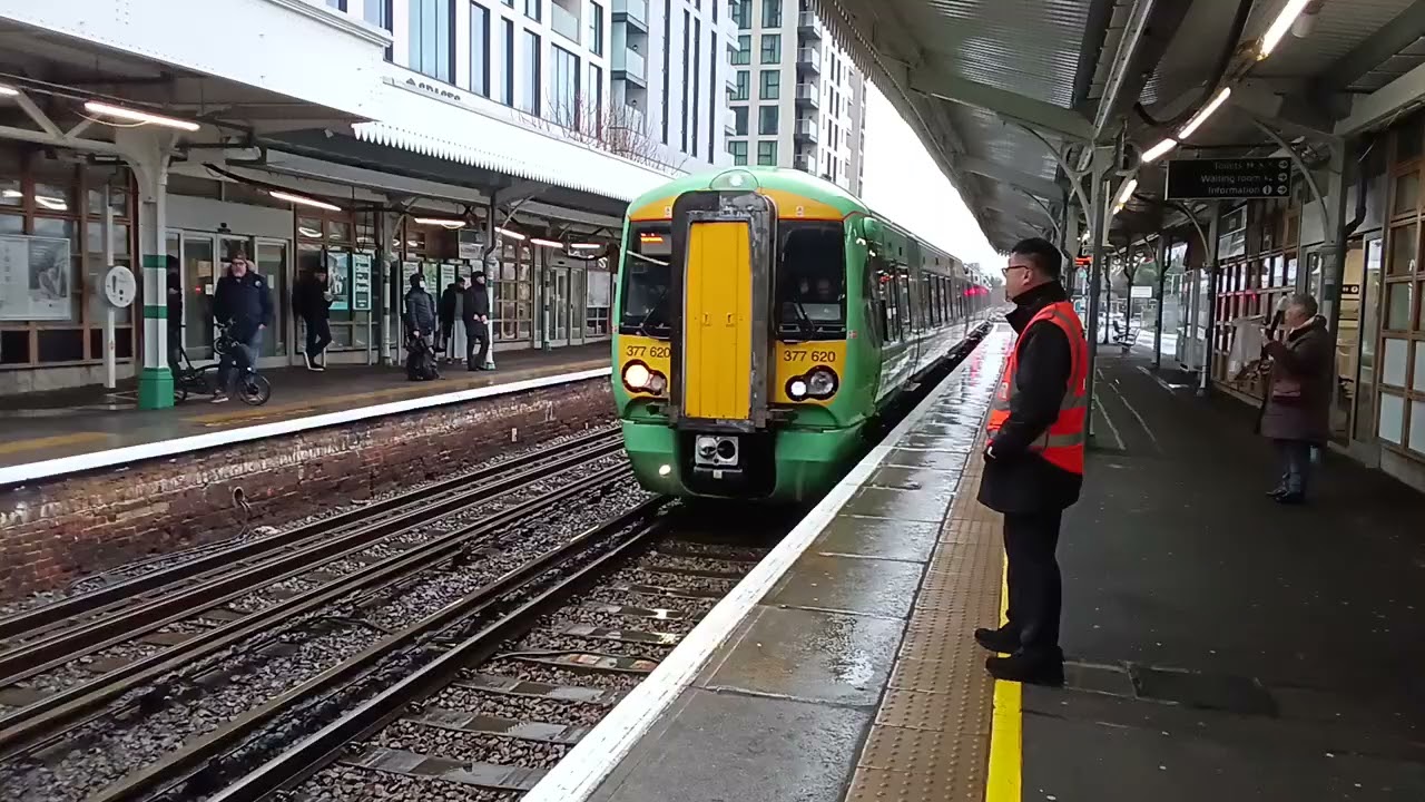 Southern Railway Class 377620 arriving at Sutton