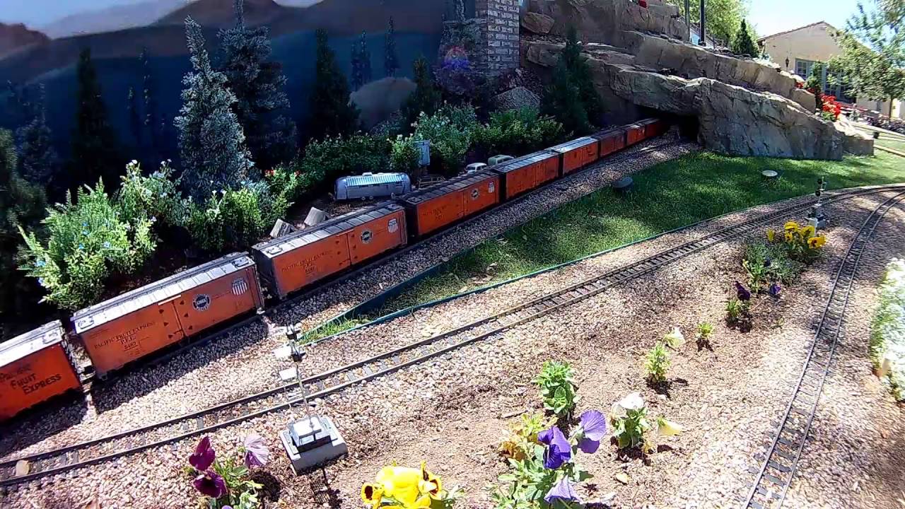 It's Offical!  -  A World's Record  -  Longest G Scale Train being pulled by (1) Locomotive