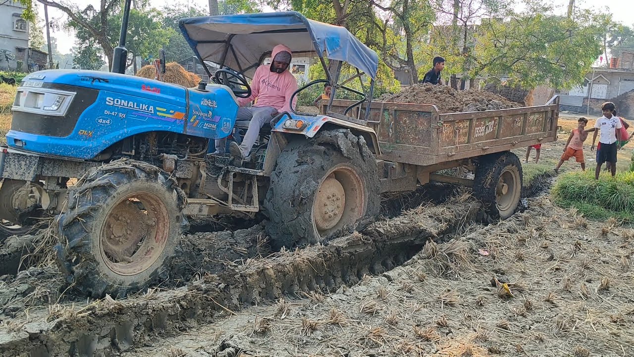 Sonalika Di-47 Rx 4 X 4 Tractor Trolley Full Lod Mati Bojhay Gari Stuck in Mood Very Badly 