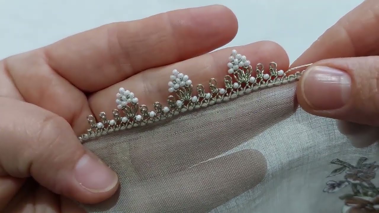 Kenar çiçekli ortası boş yazmaya kolay ve şık boncuklu anne modeli 💃