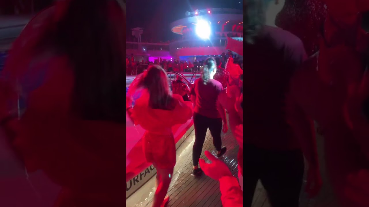 & the pool party entertainment in the cruise 🤪 