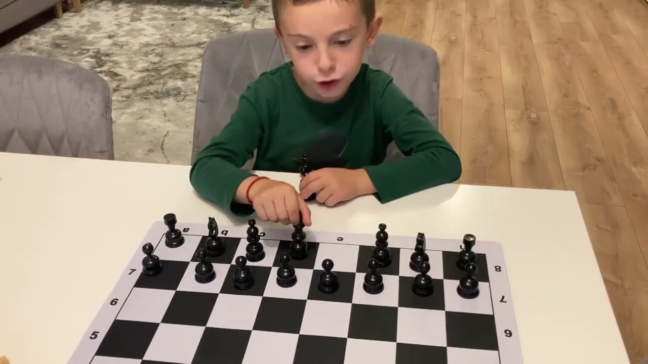 Aranjarea pieselor de sah. Chess pieces arrange