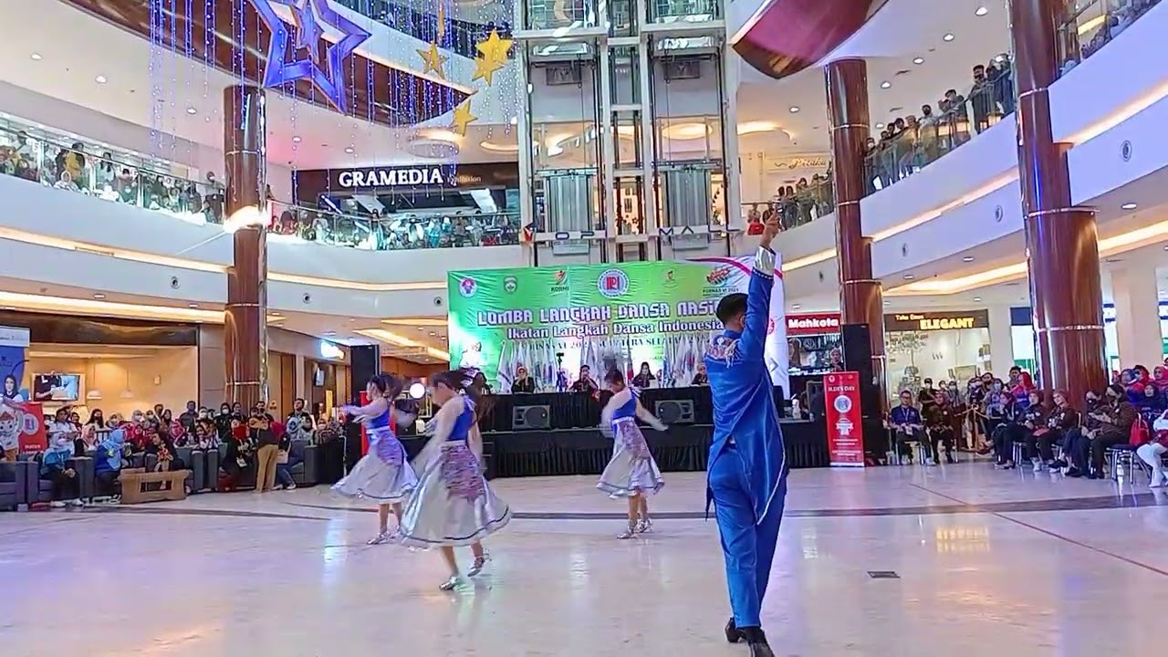 lomba Line dance Fornas VI Palembang Sapa Pu Ana Nona l team ILDI Samarinda