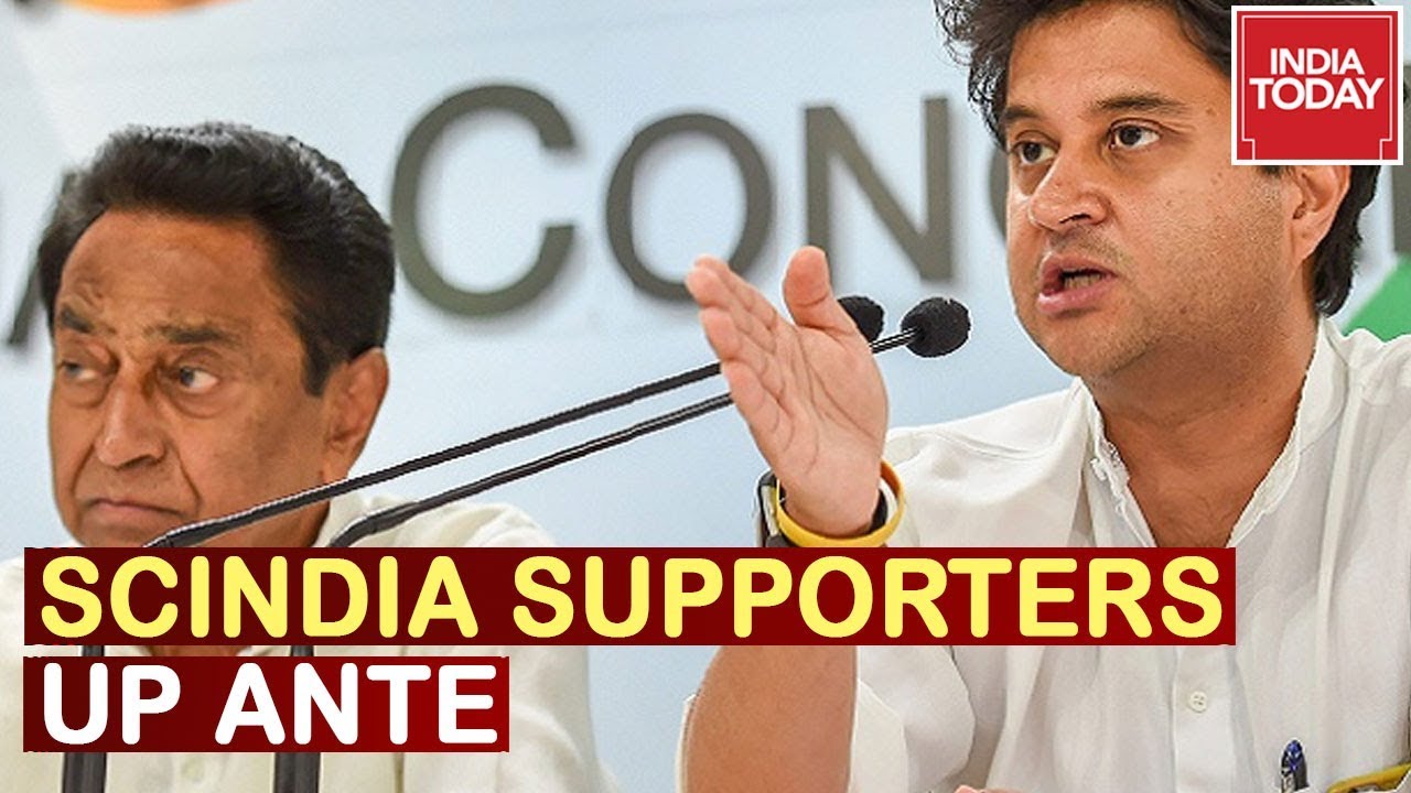 Fight Over MP CM Post : Scindia Supporters Up The Ante By Posting Ads And Staging Protests