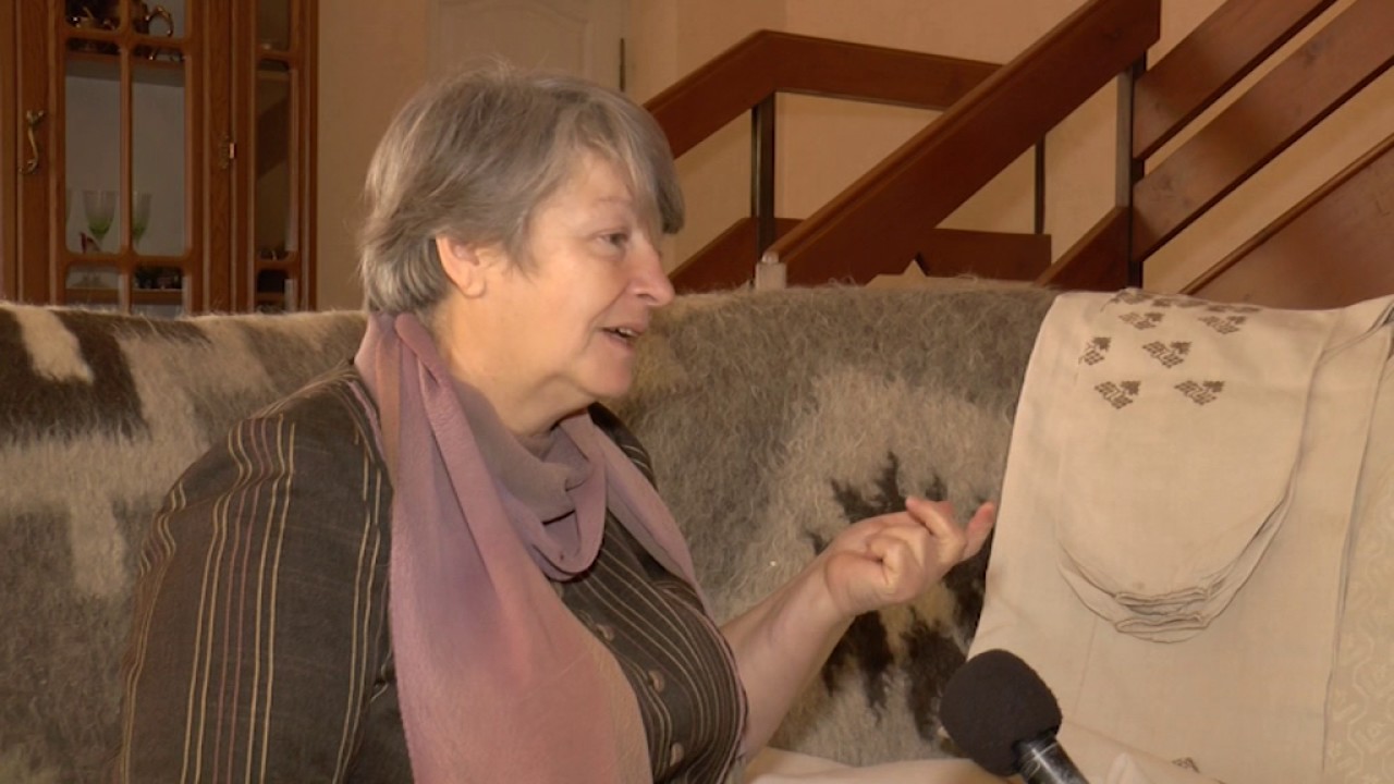 Полтавська майстриня колекціонує старовинні вишивані сорочки