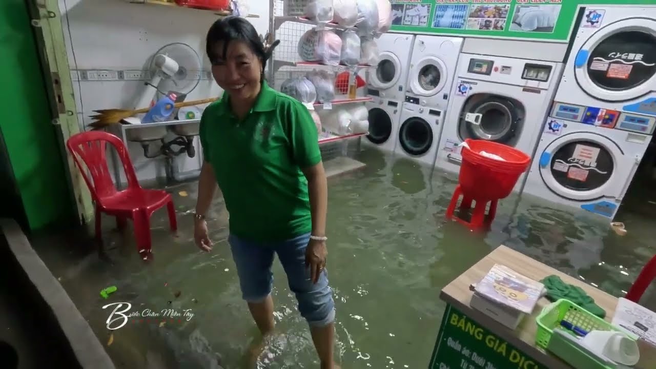 Ngập lụt nặng Chợ Mỹ Xuyên Long Xuyên về đến trường Đại học An Giang bà con kêu than khổ sở