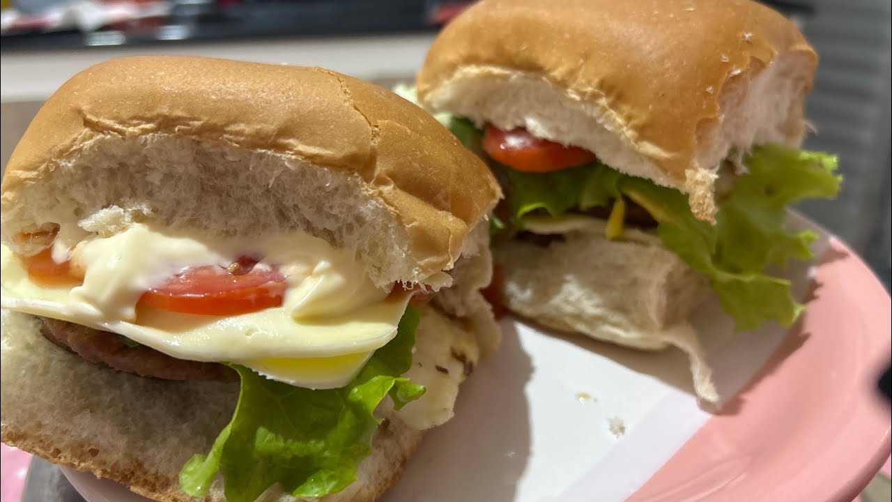 Nada supera um hambúrguer feito em casa! Quem mais ama?