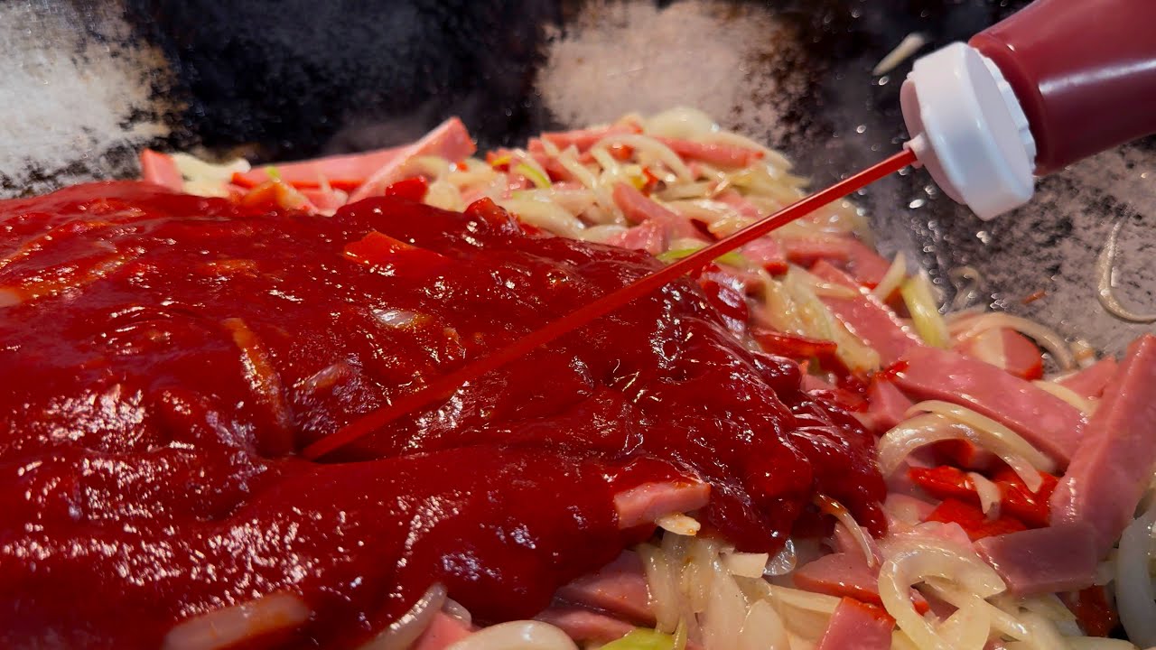 スパゲティナポリタン　Spaghetti Napolitan