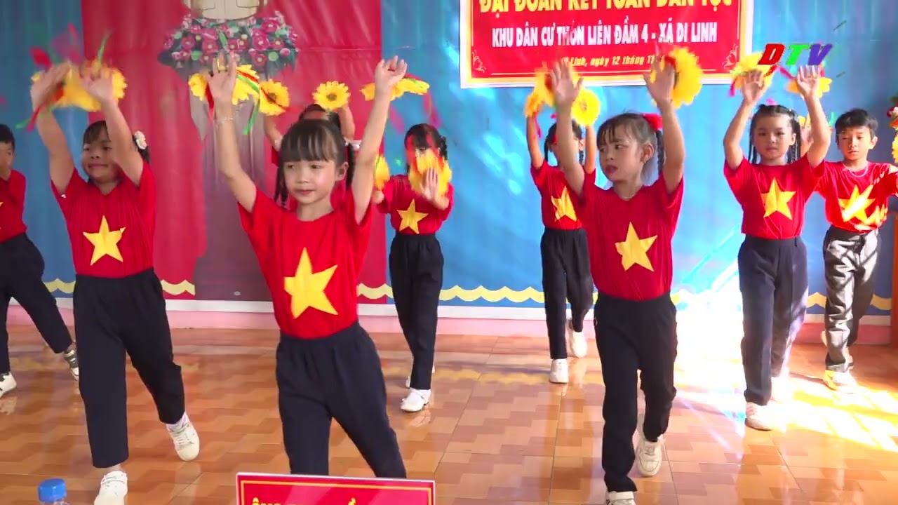 Đồng chí PCT HĐND tỉnh Lâm Đồng K'Mák dự ngày hội Đại đoàn kết thôn Liên Đầm 4, xã Di Linh