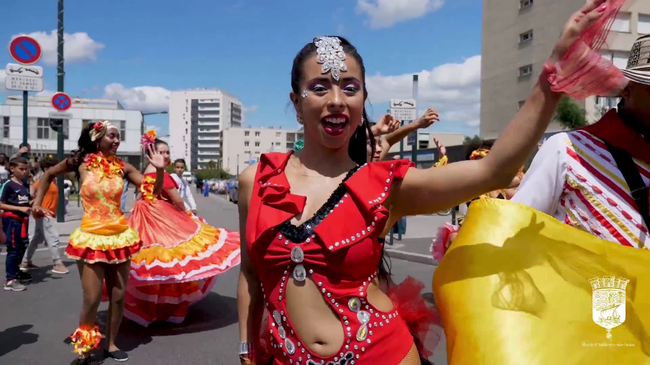 PARADE DU MONDE Asni&egrave;res-sur-Seine