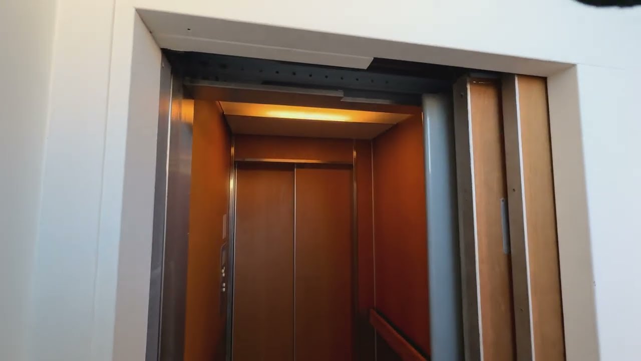1975 KONE (mod.) Hydraulic Elevator @ Lyngby Torv 17, Kongens Lyngby, Denmark.