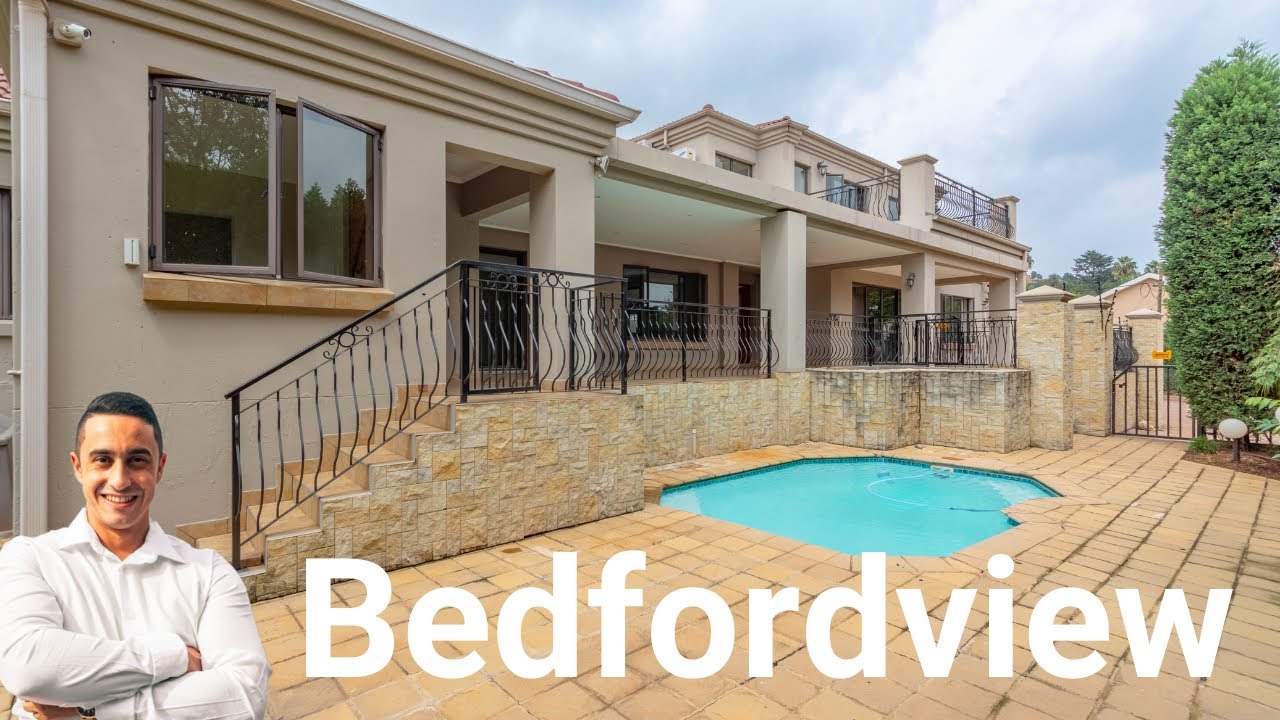 R4 350 000 - Bedfordview Gem tucked away in an Exclusive boomed off Road