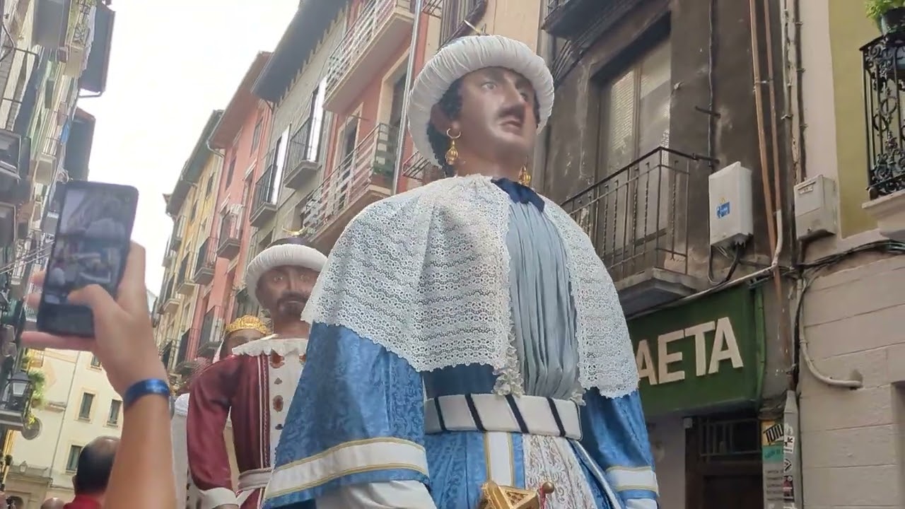Gigantes de Pamplona - Iruñeko Erraldoiak,  Txantreako Gaiteroak. Vals Ongi Etorri.
