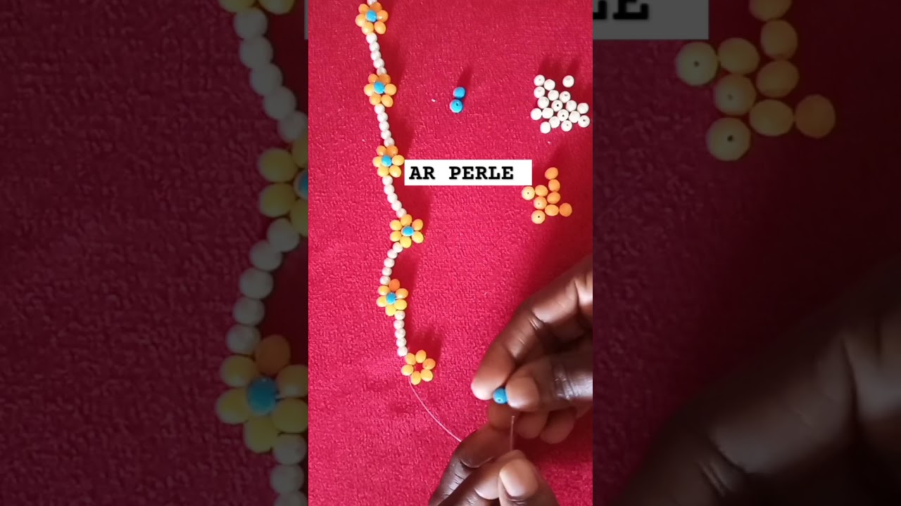 collier fleur en perle 