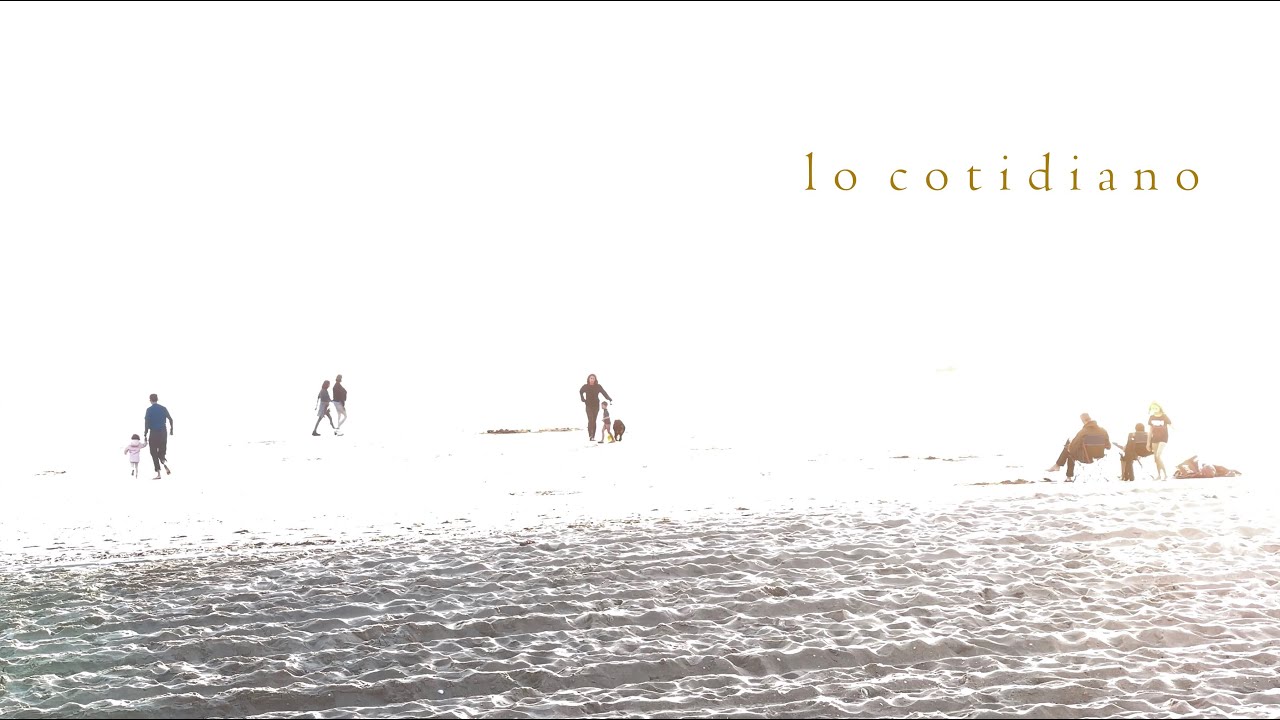 LO COTIDIANO: una tarde en la playa / Videocreaci&oacute;n. [4K]