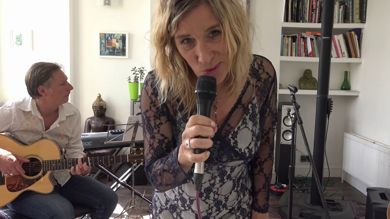 Lucinda  Marcus  Live