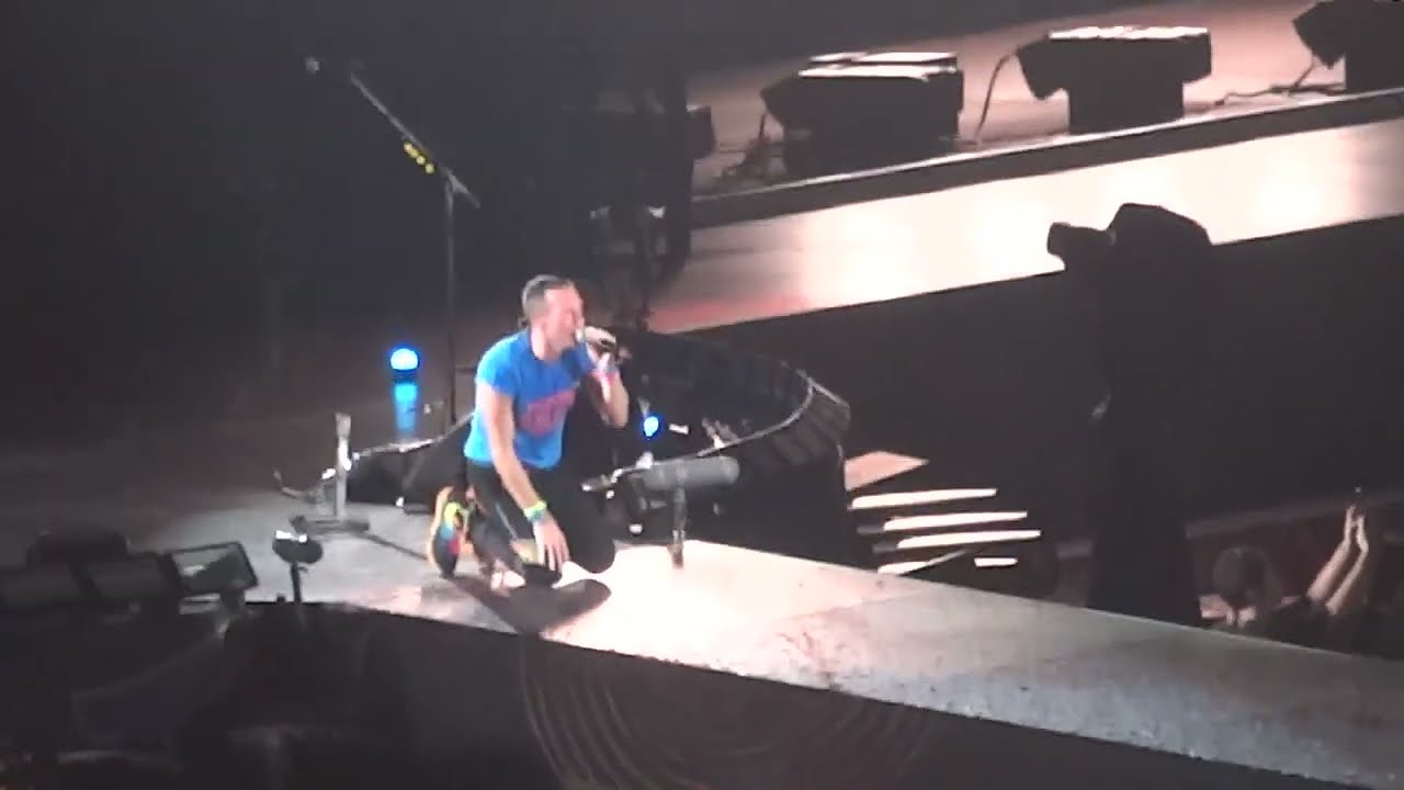 Coldplay - A Sky Full of Stars | live at GBK Jakarta 2023