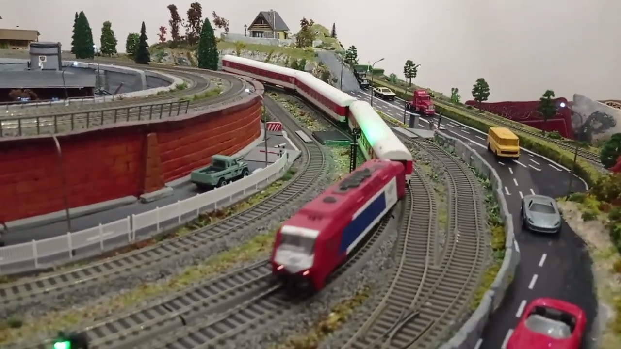 ADTranz &Omicron;&Sigma;&Epsilon; 220 036 Alpha Trains & AlphaTrains 51003 Coach set OSE