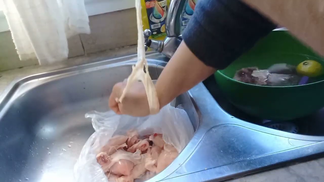 عطيتكم كيفاش تنظف الدجاج و السر لنعمل فيه دبارتي للفطور و العشاء