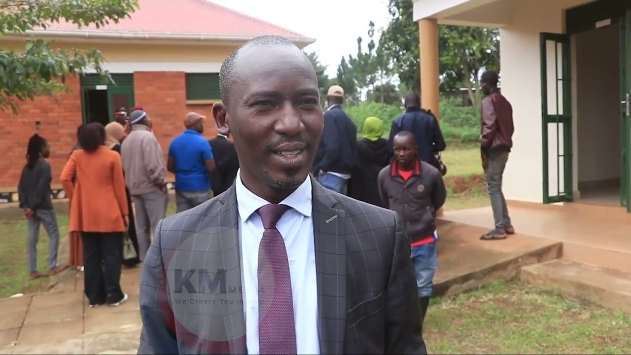 Muwanga Kivumbi's Lawyers Sam Muyizi & Segona Vs State Lawyer in Butambala Court on terrorism case.