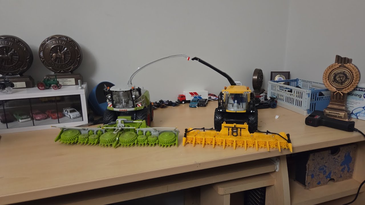 ERTL New Holland silage harvester 
