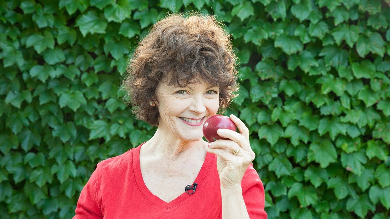 Old Fashioned Apple Crisp with Mairlyn Smith
