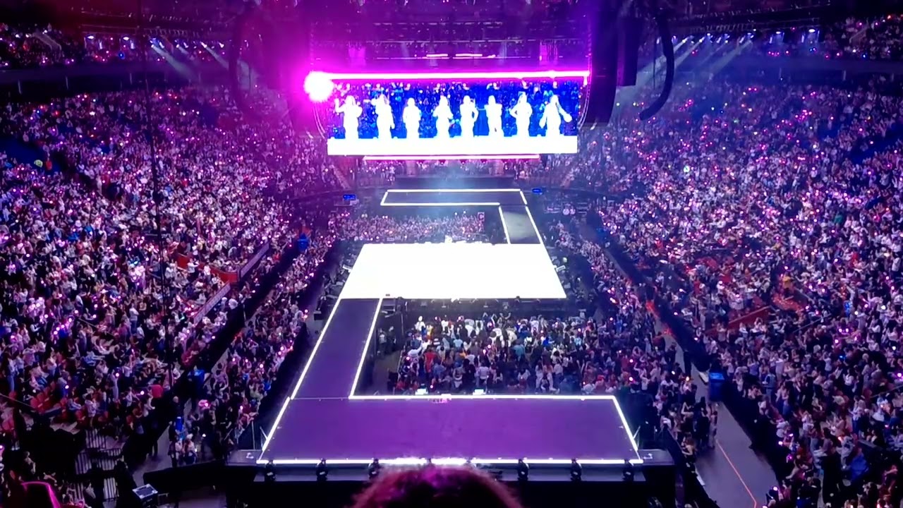 Twice K-Pop Group 3/3/26 Centre Bell Montr&eacute;al Qu&eacute;bec Canada Part 1