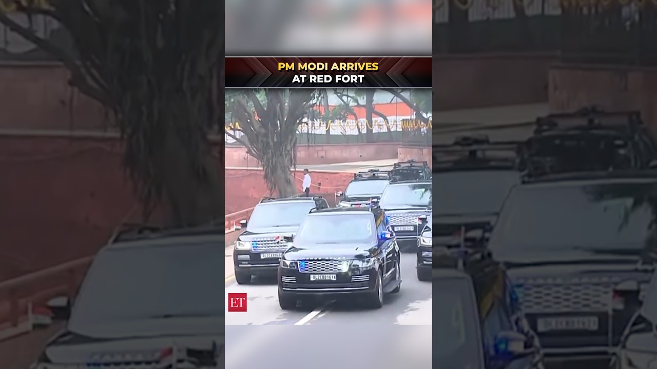 PM Modi arrives at Red Fort to lead the nation's 80th Independence Day celebrations