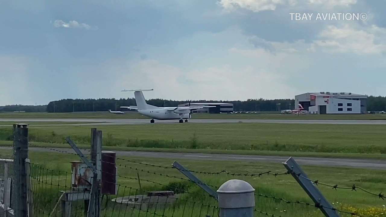 Busy Afternoon plane spotting in Thunder Bay (CYQT)