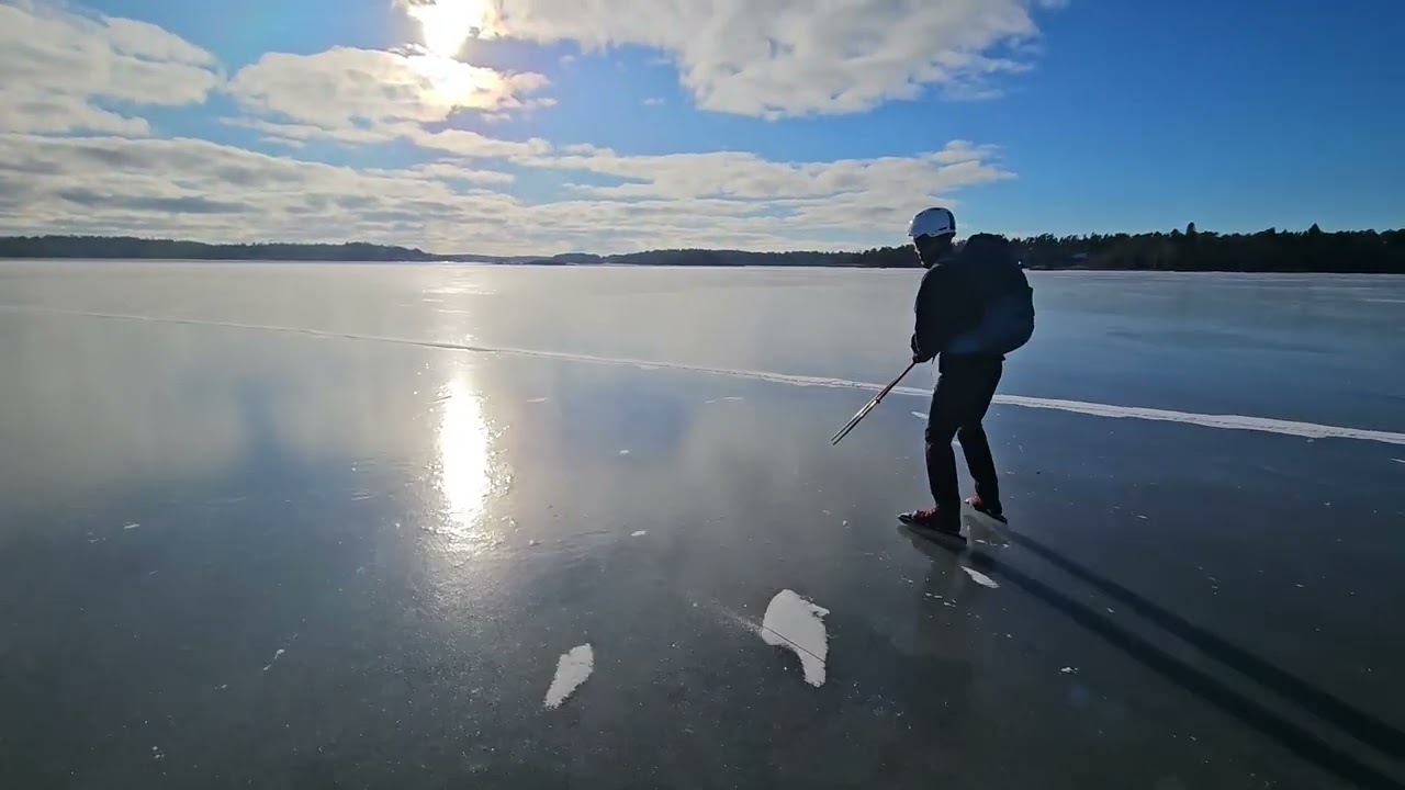 Blank skärgårdsis och sol! 🙂 Fagerdala Abborrkroken... ❄️☀️ Med Anna & Claes Runesson.