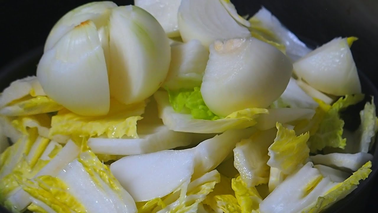 【料理】おおざっぱに！！タマネギと白菜のカンタン味噌汁｜Miso soup