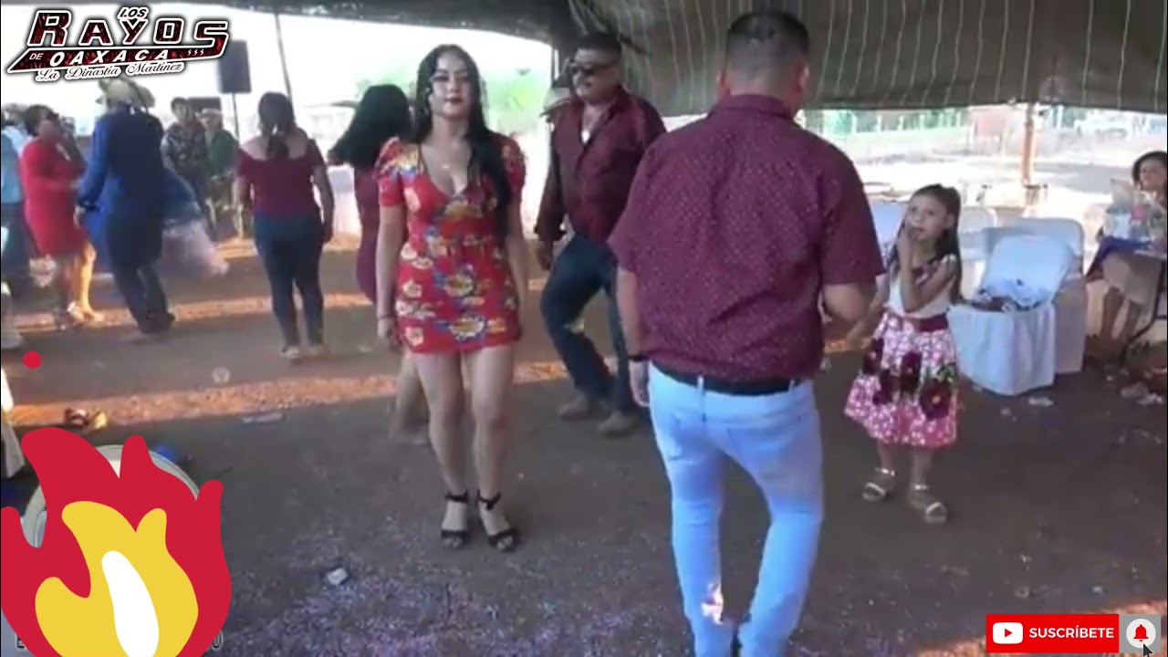 LINDA CHICA 😍BAILA LA NIÑA DEL TELÉFONO-Rayos de Oaxaca 🇬🇹🇺🇸🇲🇽⚡️