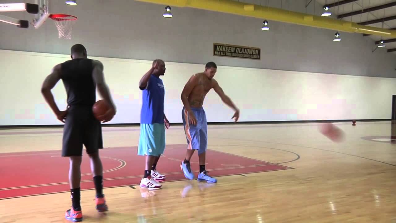 Amare Stoudemire & Javale Mcgee Working in the Paint w/ Hakeem Olajuwon