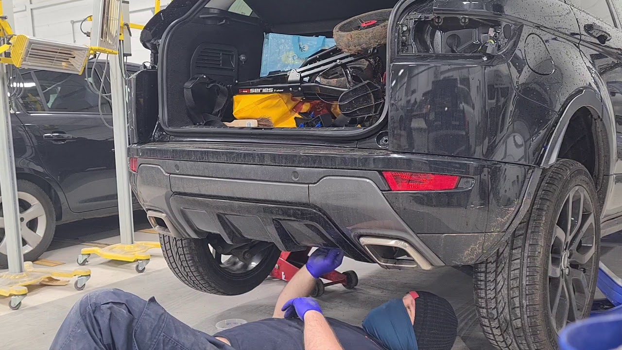 How to remove a 2017 Land Rover Evoque back bumper...