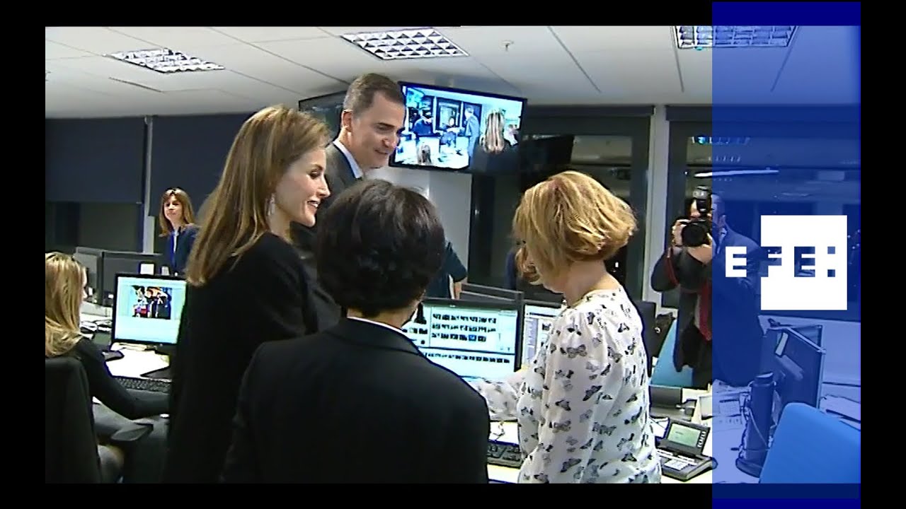 Los Príncipes de Asturias visitan el servicio gráfico de la Agencia EFE