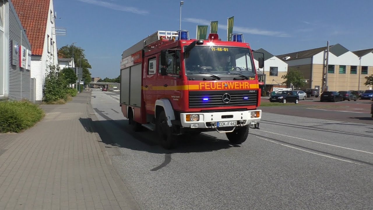 Brennen Heupresse+Trecker | LF 16/12+ELW+LF 20/16 | Freiwillige Feuerwehr Eckernförde