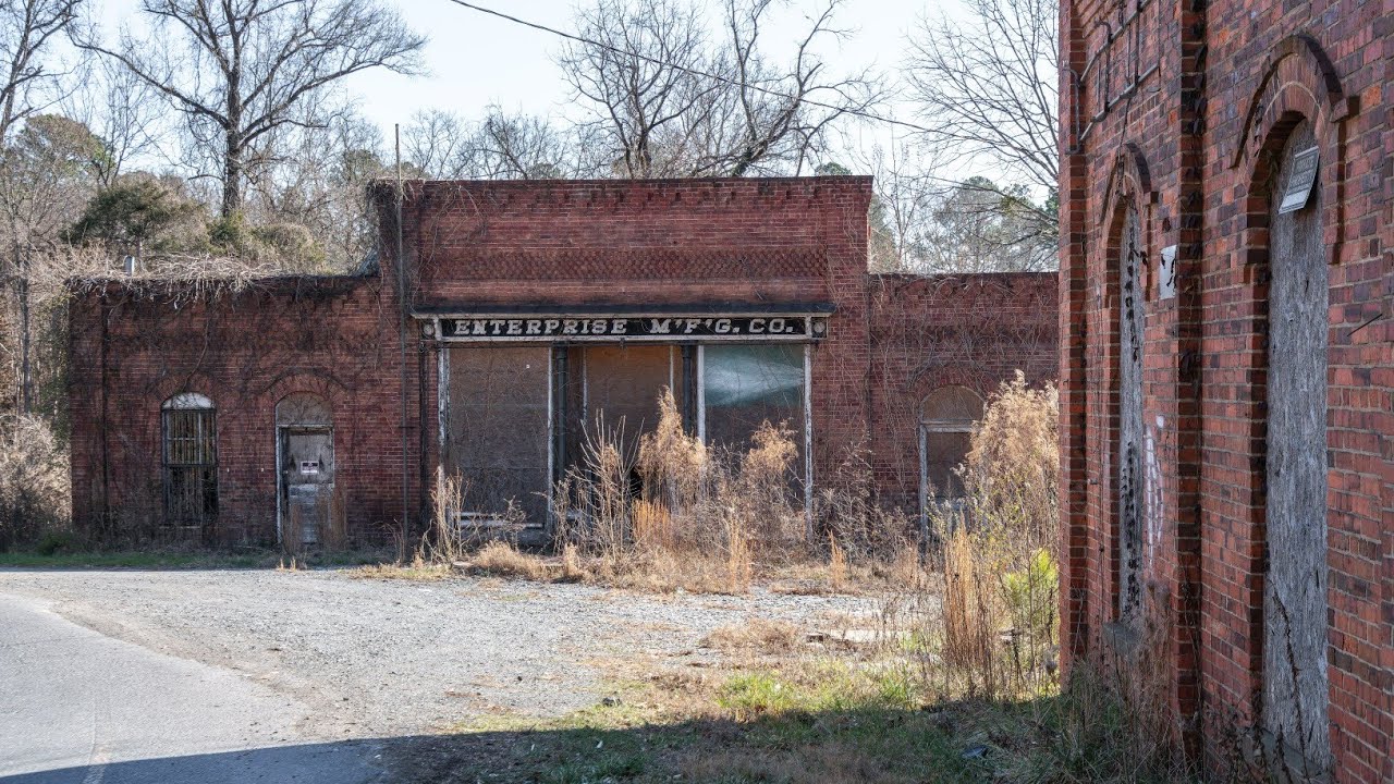 Exploring a forgotten American Ghost Town left frozen in the 1880s